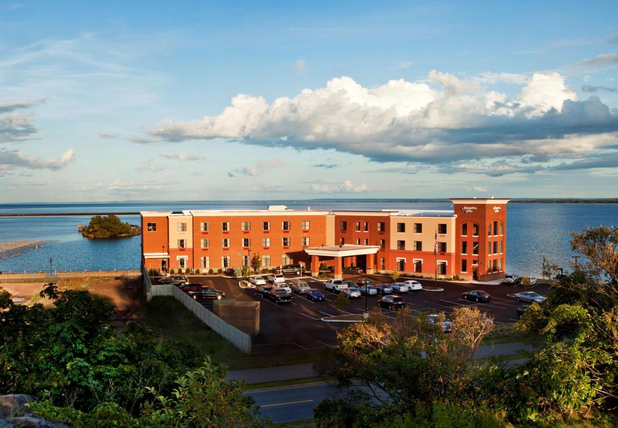 Hampton Inn Marquette-Waterfront Ngoại thất bức ảnh